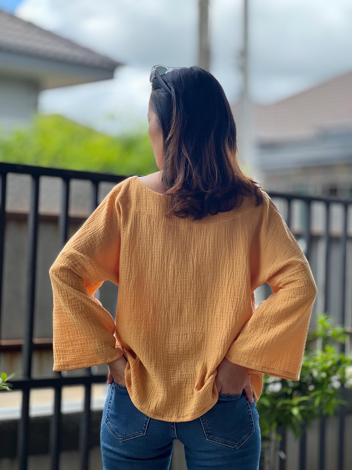 Double Gauze Scoop Neck Loose-Fitting Long-Sleeve Blouse