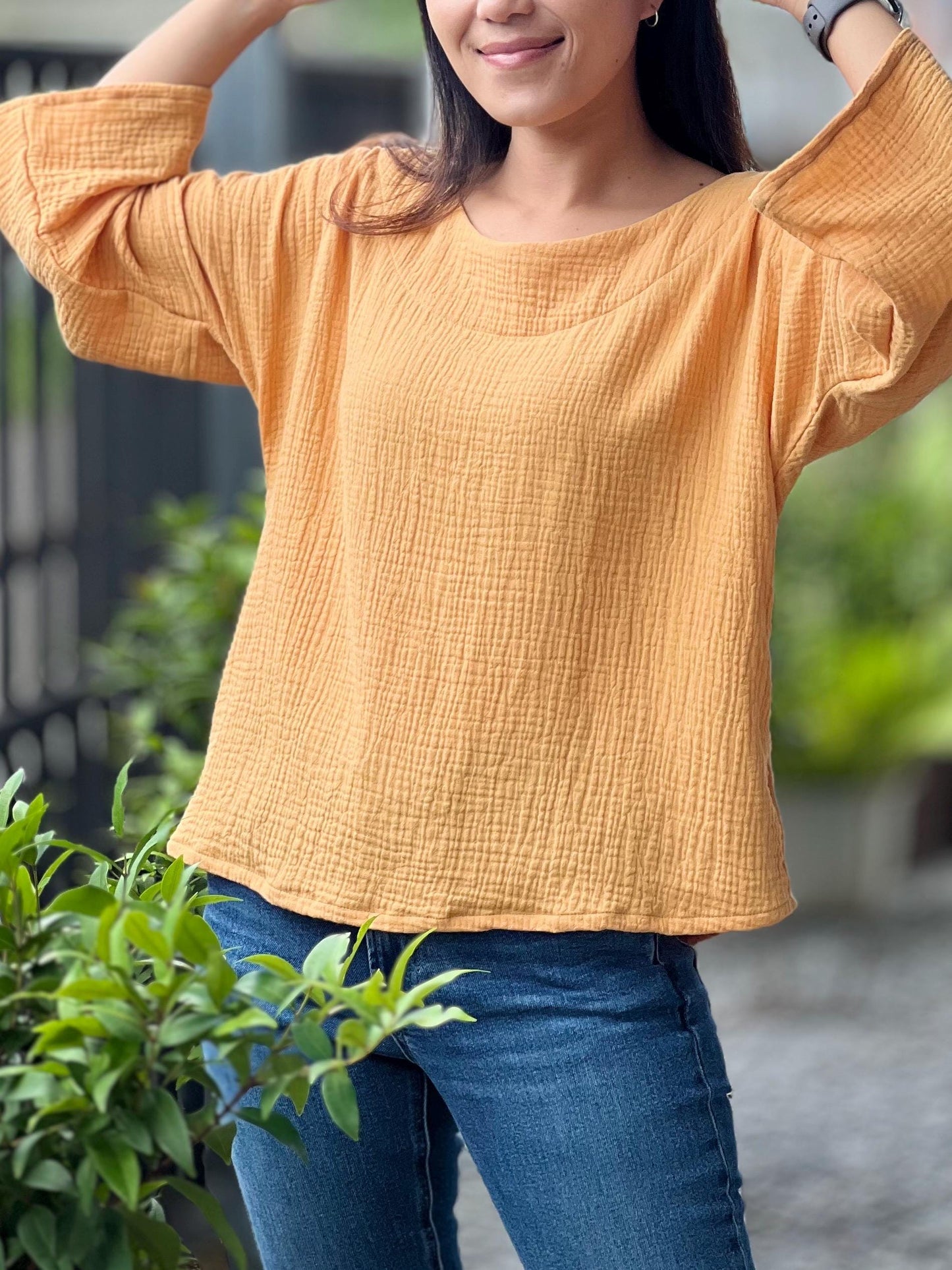 Double Gauze Scoop Neck Loose-Fitting Long-Sleeve Blouse
