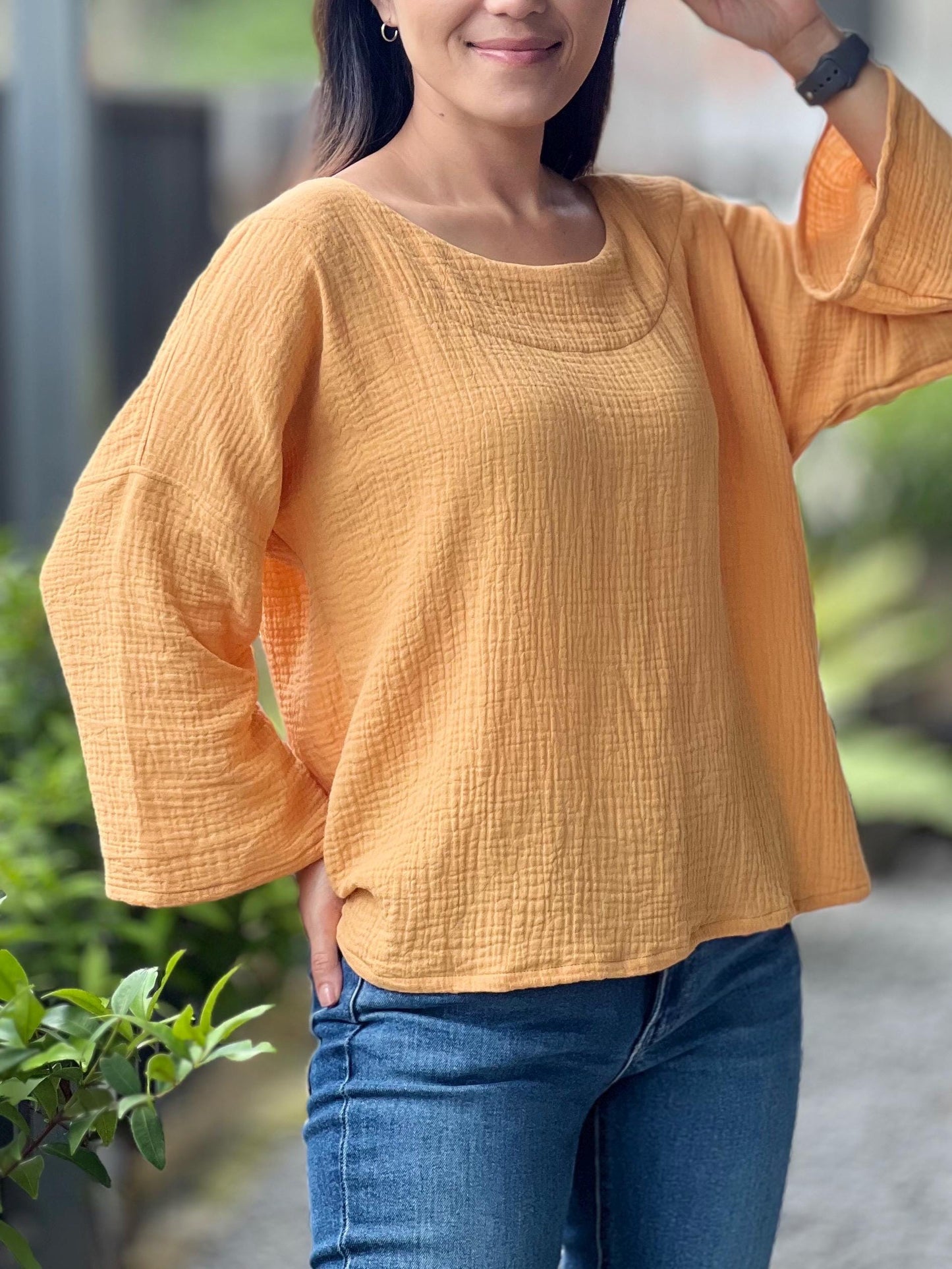 Double Gauze Scoop Neck Loose-Fitting Long-Sleeve Blouse