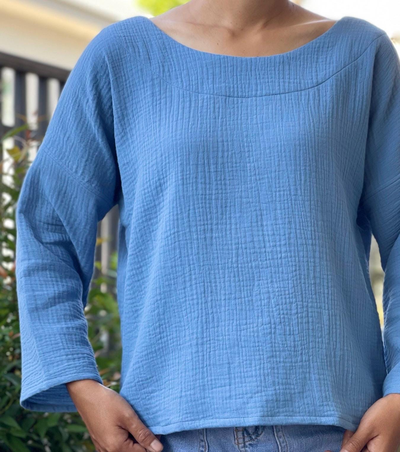 Double Gauze Scoop Neck Loose-Fitting Long-Sleeve Blouse