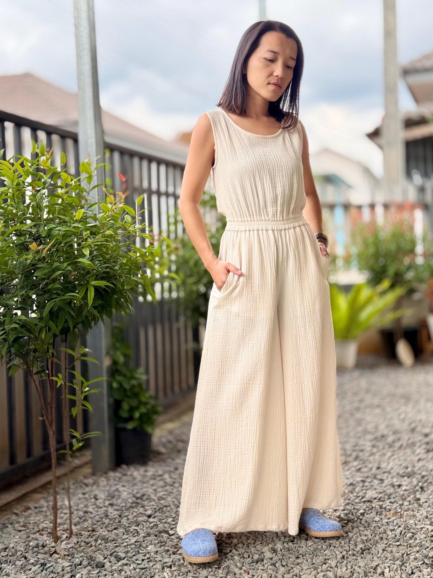 Sleeveless Jumpsuit in Double Cotton Gauze