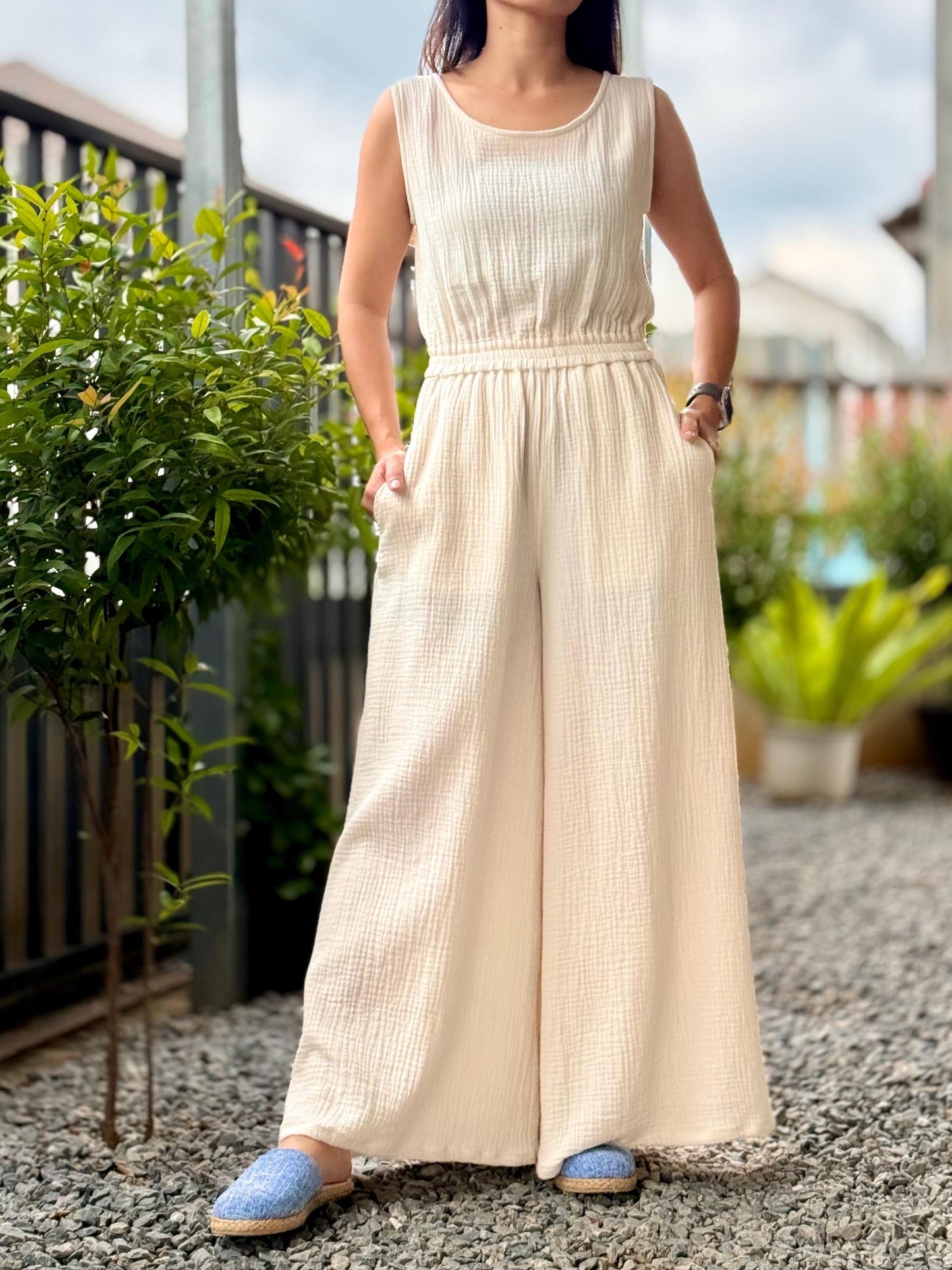 Sleeveless Jumpsuit in Double Cotton Gauze