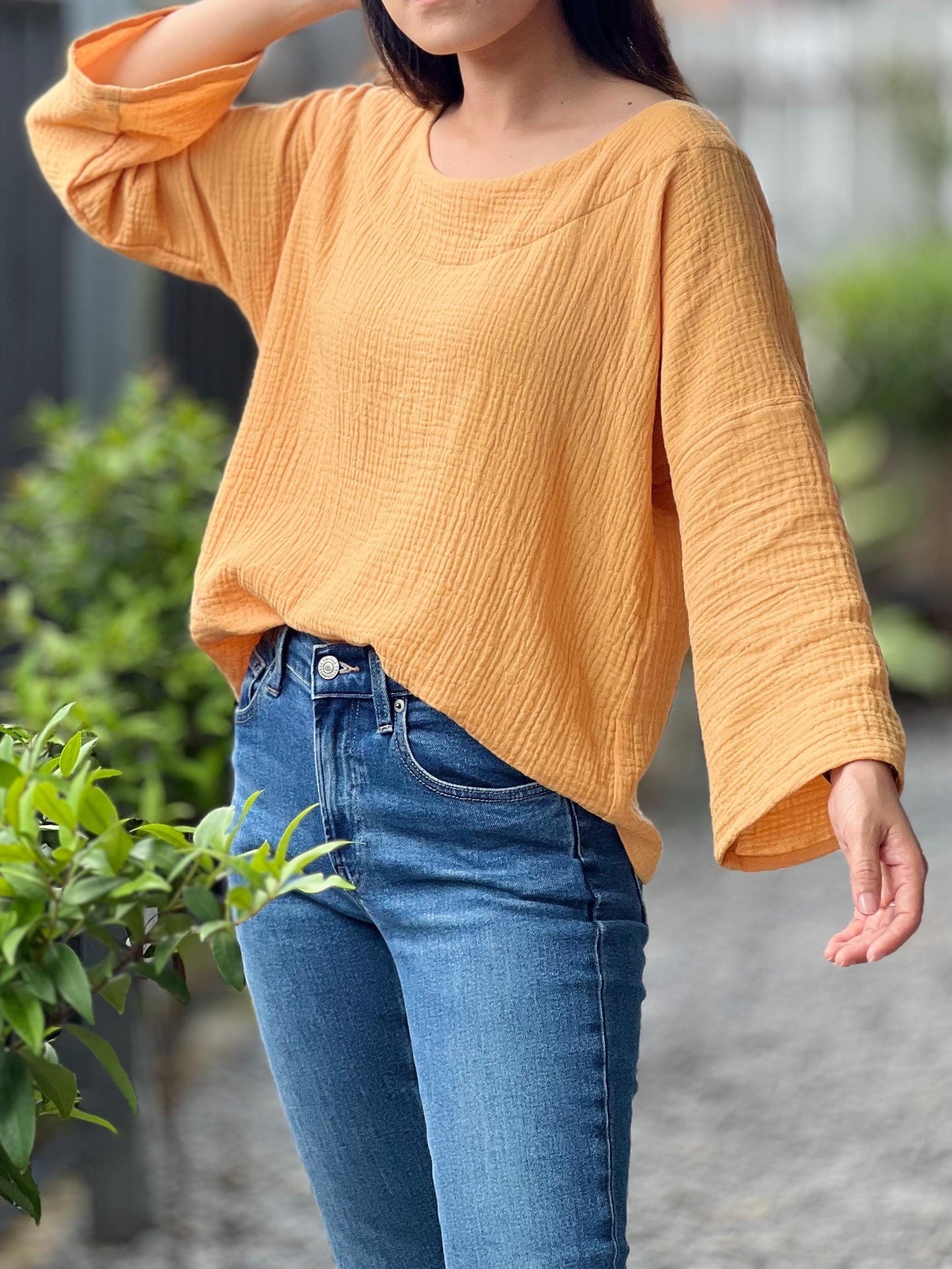 Double Gauze Scoop Neck Loose-Fitting Long-Sleeve Blouse