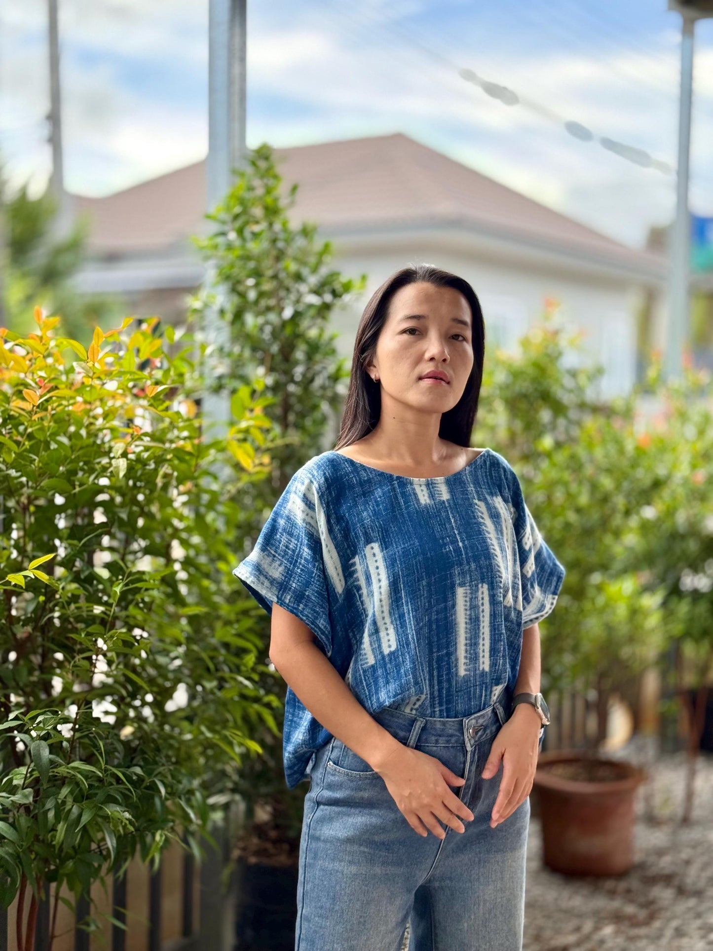 Loose-fitting short-sleeve blouse with a boat neckline, made from printed double gauze cotton