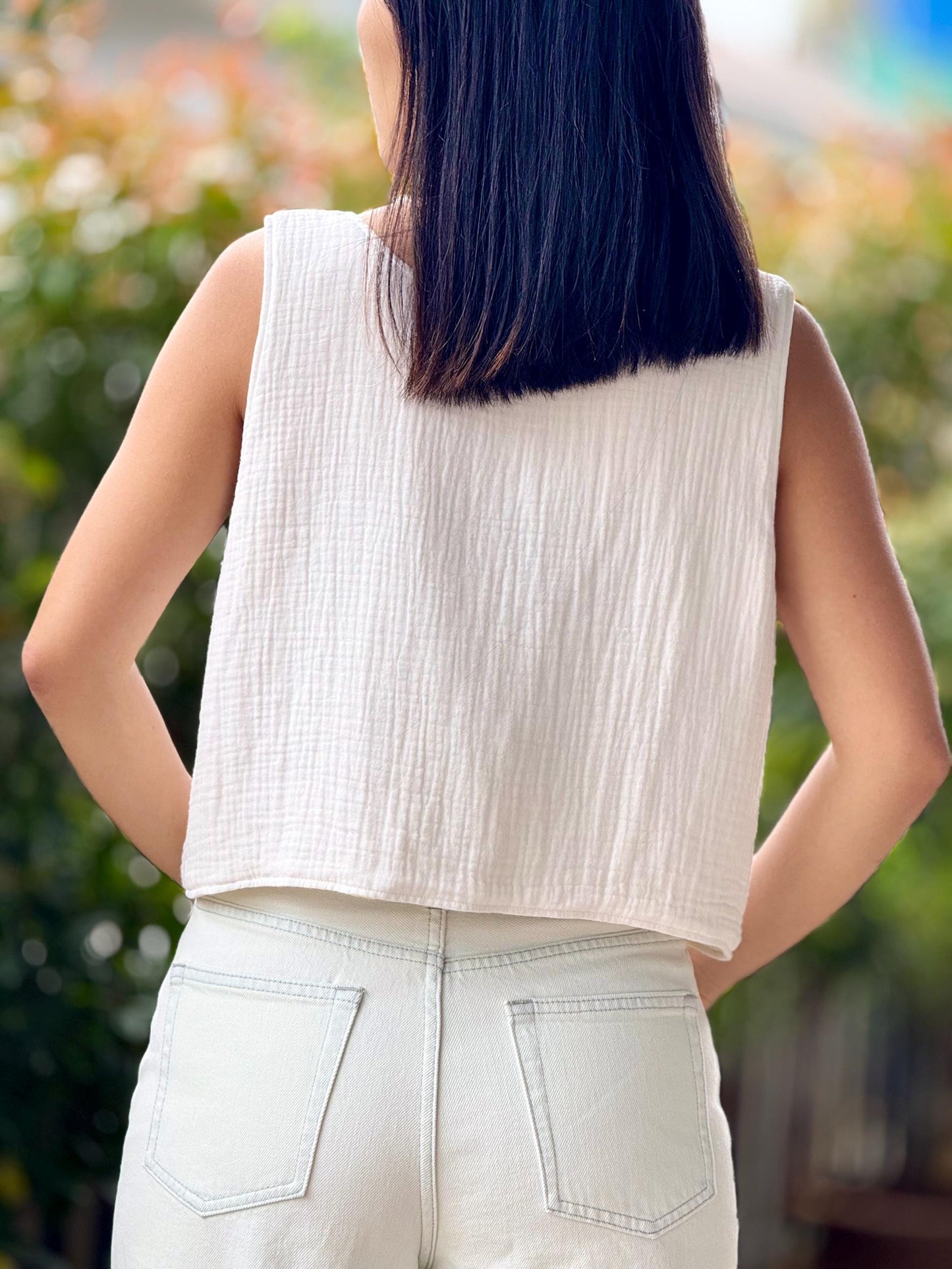 Women’s Double Gauze Sleeveless Reversible Crop Top Tank Blouse - 2 colors in 1