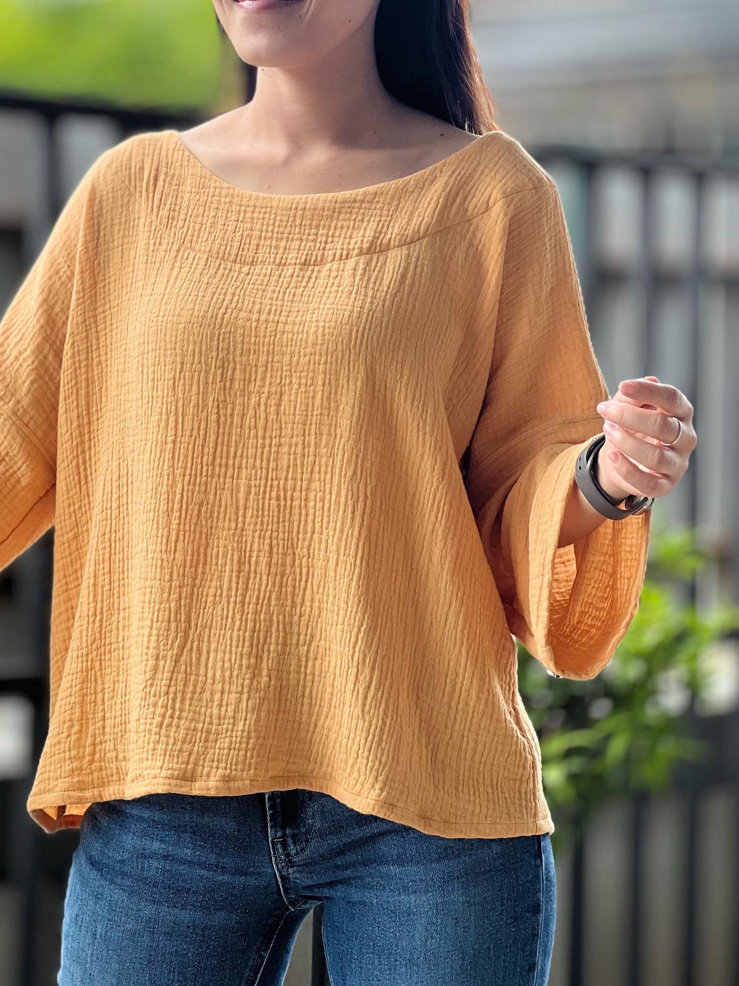 Double Gauze Scoop Neck Loose-Fitting Long-Sleeve Blouse