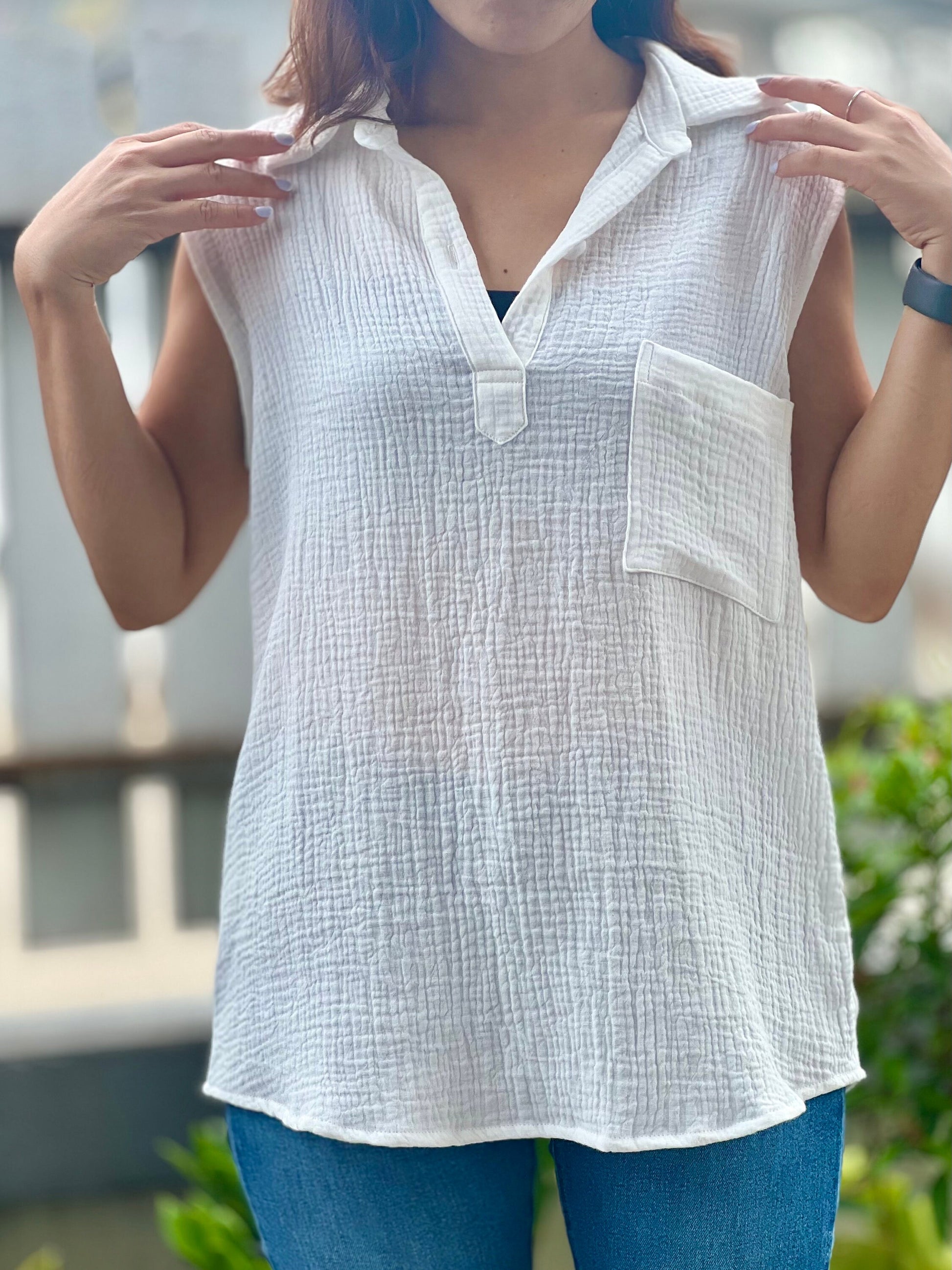 Double Gauze Collared Loose-Fitting Sleeveless Blouse