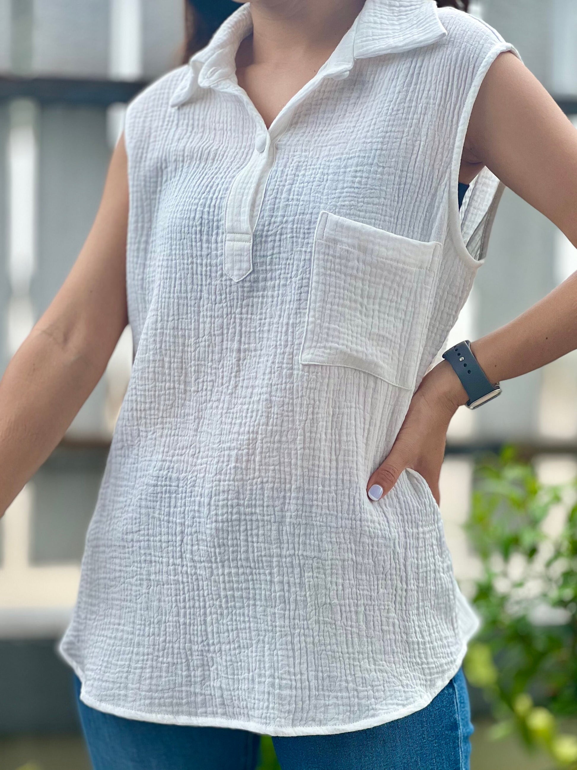 Double Gauze Collared Loose-Fitting Sleeveless Blouse