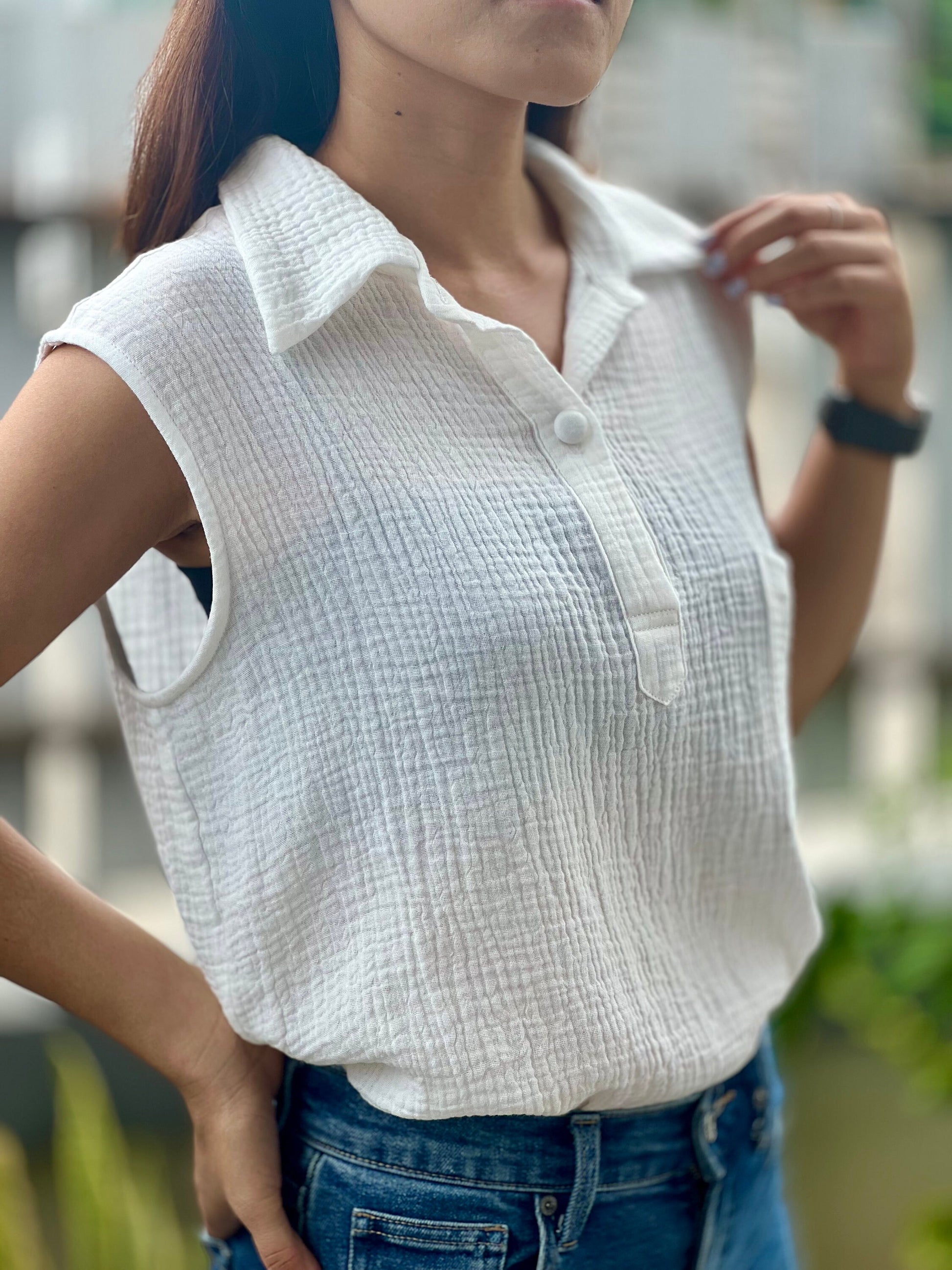 Double Gauze Collared Loose-Fitting Sleeveless Blouse
