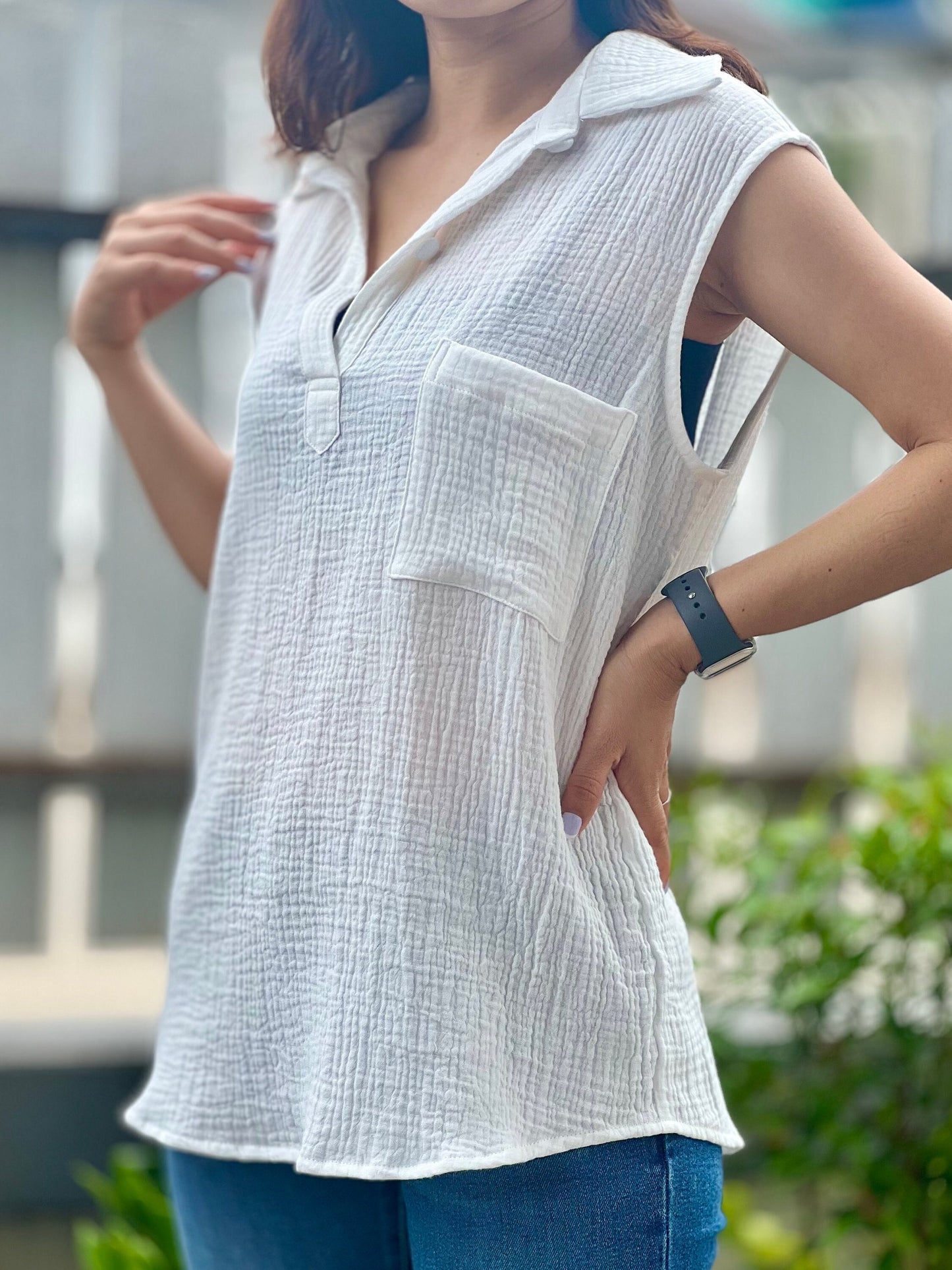 Double Gauze Collared Loose-Fitting Sleeveless Blouse