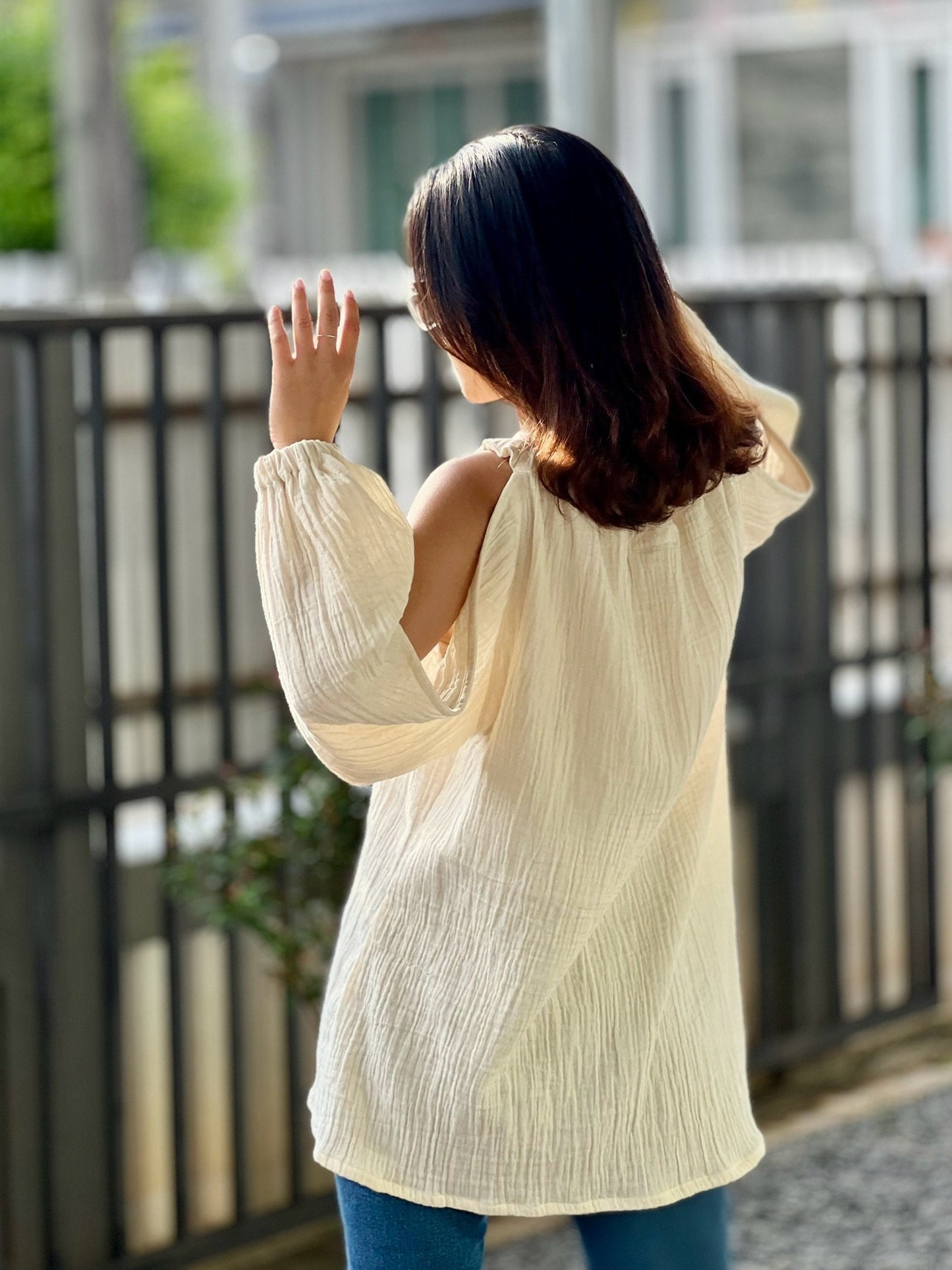 Double Gauze Long-Sleeve Round-Neck Off-Shoulder Shirt