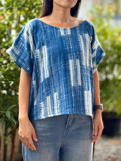 Loose-fitting short-sleeve blouse with a boat neckline, made from printed double gauze cotton
